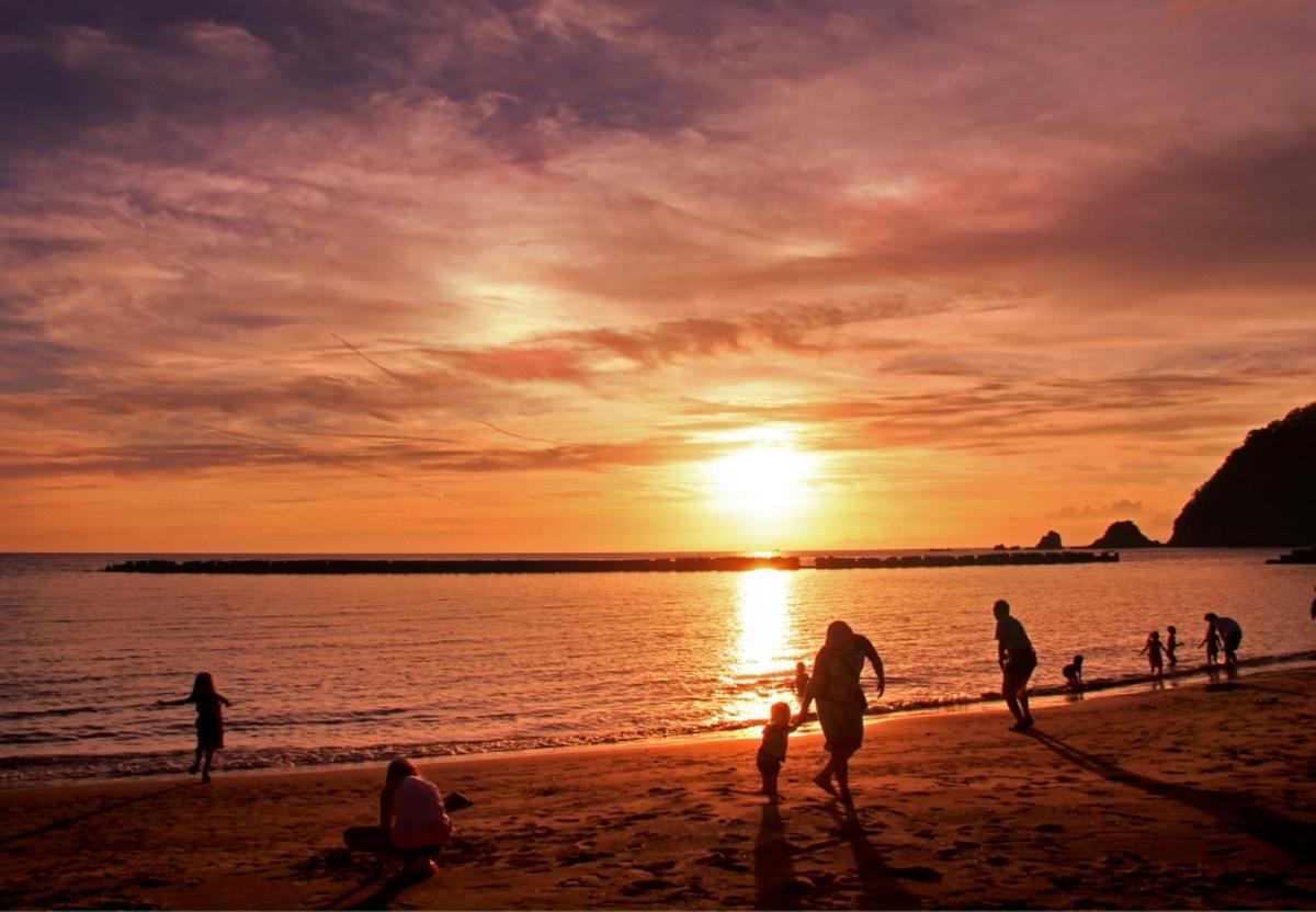 （入選）夕陽のクリスタルビーチ